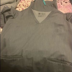 Like new fig scrub top